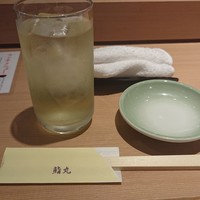 鮨丸 - お茶は冷たいので