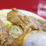 ラーメン二郎 - 豚の厚み