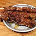 MAKE ONE TWO - ラム肉の串焼き 190円(1本)
