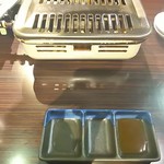 焼肉世界チャンピオン 本店 - このグリルで焼きます