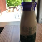 ビトウィーン ザ ブレッド - 牛乳