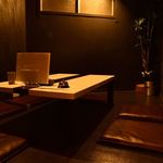 炭焼きbar Valeu!!! - お座敷席。店内奥に位置する個室では接待利用や4名様〜の利用に使われております。