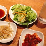 炭火焼肉・韓国料理 KollaBo - 【ランチタイムに付いてくるおかず】