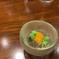 虎峰 - 枝豆と雲丹のジュレ。スプーンで頂きます。