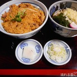 お食事処 いなかや - ひね鶏の親子丼ぶり  ミニうどん付