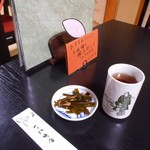 Oshokujidokoro Inaka Ya - お茶とお茶請け
