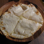 カッチャル バッチャル - （2011.12）タンドーリピザ（チーズクルチャ） 500円