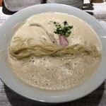 ラーメン家 あかぎ - 平打ちストレート中太麺