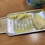 谷本うどん - 生姜のすりおろしサービス。