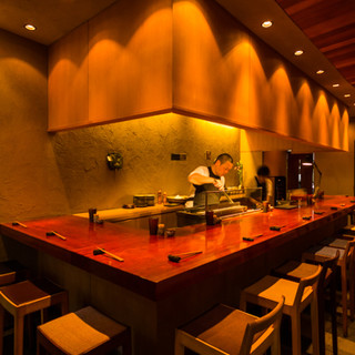 気品が感じられるモダンな雰囲気の空間で、至福のひと時を