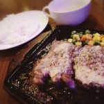01ステーキ& タピオカドリンク美 - サーロインステーキ、サラダ、スープ
