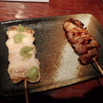 一八 - 右から　とりもも￥120、ささみ（わさび）￥180