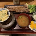 炭火焼専門食処 白銀屋 - 