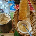 珈琲所コメダ珈琲店 - アイスウインナー510円(甘み抜き)、モーニングB