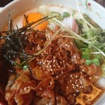 くるまや - お肉と月見山かけうどん(税込980円)