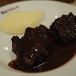 ラ・ベットラ・ダ・オチアイ - 牛ほほ肉の赤ワイン煮