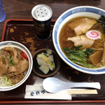 Kohan Tei - 手打ちラーメン 570円
                      休日セット 230円