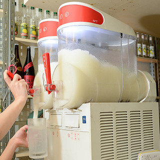 イタリア製マシンで作るフローズンレモンをのせたドリンク♪