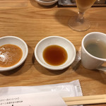 餃子歩兵 - タレ：味噌ダレ・酢醤油+ラー油、鬼しじみのエスプレッソ
