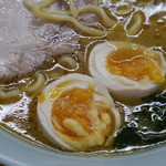 家系ラーメン 近藤家 - 味玉断面