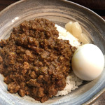 カレバカ世紀 - 合挽き肉のキーマカレーと半熟玉子で1,000円