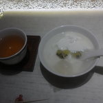 唐仁坂 - 杏仁豆腐とお茶