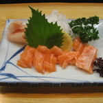 寿司・うなぎ 羽子吾 - サーモンの刺身
