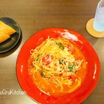 ワインと生パスタの店 グルグルキッチン - フレッシュトマトとモッツァレラのトマトとパスタ