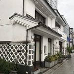 ヘルシーペンギンカフェ - 中町通りは蔵をリモデルしたお店がたくさんあります。