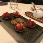 明神館 - ミニャルディーズ。小さなお菓子。ラズベリーといちご。