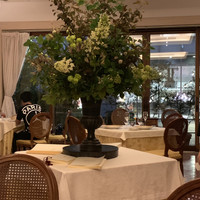 エトゥルスキ - フラワーアレンジメントがとても印象的