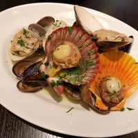カンティネッタバズ - いろいろ貝の白ワイン蒸し