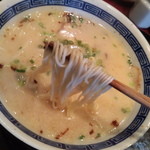 太福 - 極細麺ｽﾄﾚｰﾄで、断面はｴｯｼﾞの無い丸麺、加水率は中低級 ﾔﾜ基準ｗ