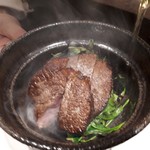 GINZA JOTAKI - 京都産最高級宇治茶で燻した熊本県赤牛のロースト～酸辣鮮宇治茶ソース～