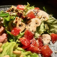 ビストロ ハマイフ - このサラダも実は「味の情報量」が多い。テロワールが豊かというか。生産農家についてちょっと聞いてみたいです