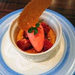 トラットリアビコローレヨコハマ - 料理写真:アールグレイ風味のクレーマコッタ(クレームブリュレのことだそう) ブラッドオレンジのソルベット添え