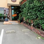 カフェ カプチーノ - カフェカプチーノさん外観、お店の裏手にも駐車場があります