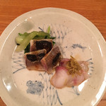 Kokubonomama - お刺身。
                        添えてある青梗菜から燻製の香りがした