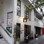 ファクトリー - 外観