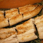 うなぎ屋酒坊・画荘 越後屋 - 23年12月　天然鰻の白焼き　全景