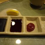 串活料理にしむら - 左からソース・ポン酢・ケチャップ・お塩です。