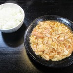 Yakiniku Mondo - 豚ホルモン 味噌漬け 380円 × 2人前 ：ホルモンの味噌漬けを頂くと、ご飯が何杯でもイケてしまいます！　美味いッ！　テーブルに備えられた 味噌ダレに 一味唐辛子を振って、お願いした 卸しニンニクをタップリと入れて 頂きました。　　　　　2019.06.07