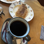 カフェ トゥーリ - おやつセット  シナモン半トースト、コーヒー
500円