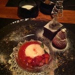 イル・クッチョロ - クリスマスドルチェ（パンナコッタ章姫ソース、ガトーショコラ）