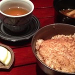 鉄板焼 さがみ (横浜ベイシェラトン ホテル&タワーズ) - ガーリックライス、味噌汁、漬物、お茶
