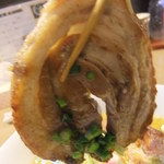 ラーメン櫻島 - 新メニューの味噌ラーメンのチャーシューのアップ　【　２０１１年１２月　】