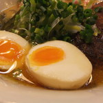 ラーメン櫻島 - 新メニューの味噌ラーメンの味玉のアップ　【　２０１１年１２月　】