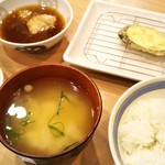 Tempura Ichidai - 揚げたてを一つ一つ提供してくれます。特上定食の最初の天ぷらは、ナスでした( ･ิω･ิ)