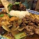 大衆中遊華食堂 八戒 - Osamu式カリィ三種盛り(生ラムクミン炒めカリィ、四川麻婆カリィ、海老カリィ) 魯肉トッピング 、ラーパーツァイ炒め付き