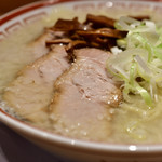 田中そば店 - 中華そば@税込850円：チャーシューは3枚。